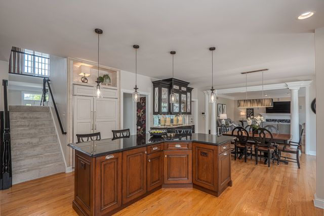 2040 Arrowhead Court, Geneva, IL 60134