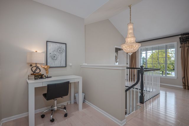 2040 Arrowhead Court, Geneva, IL 60134