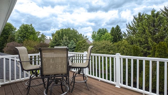 2040 Arrowhead Court, Geneva, IL 60134