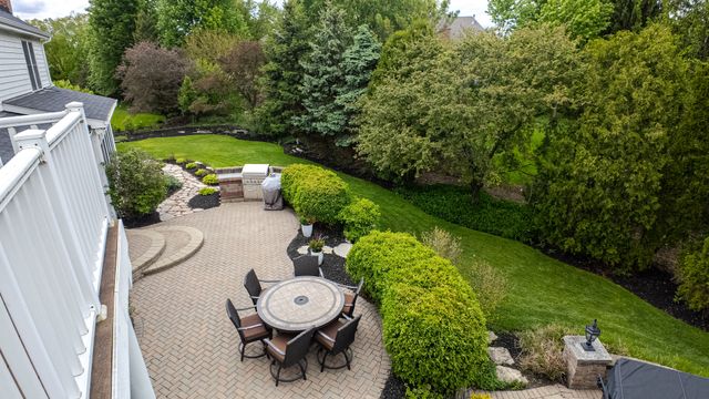2040 Arrowhead Court, Geneva, IL 60134