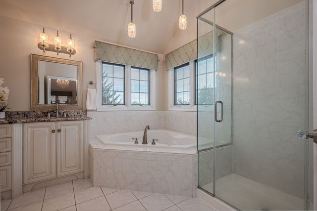 2040 Arrowhead Court, Geneva, IL 60134