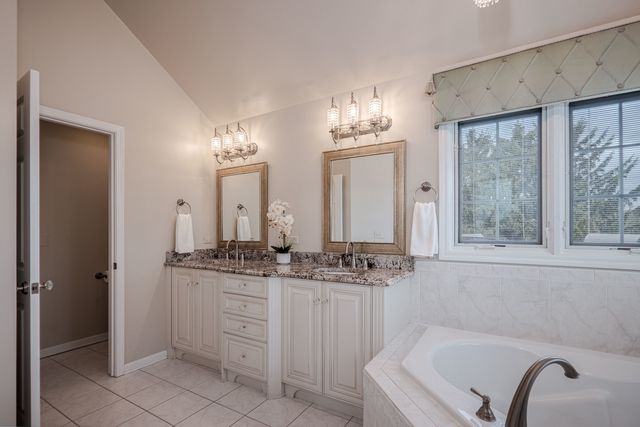 2040 Arrowhead Court, Geneva, IL 60134