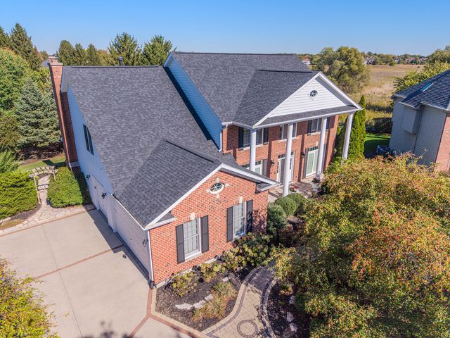 2040 Arrowhead Court, Geneva, IL 60134