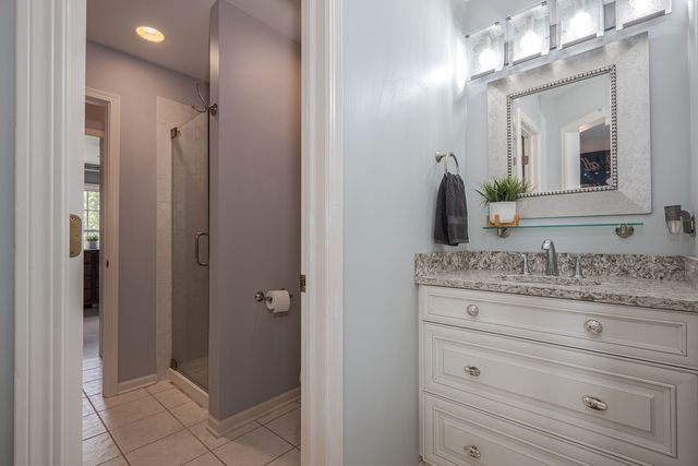2040 Arrowhead Court, Geneva, IL 60134