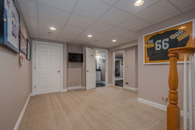 2040 Arrowhead Court, Geneva, IL 60134