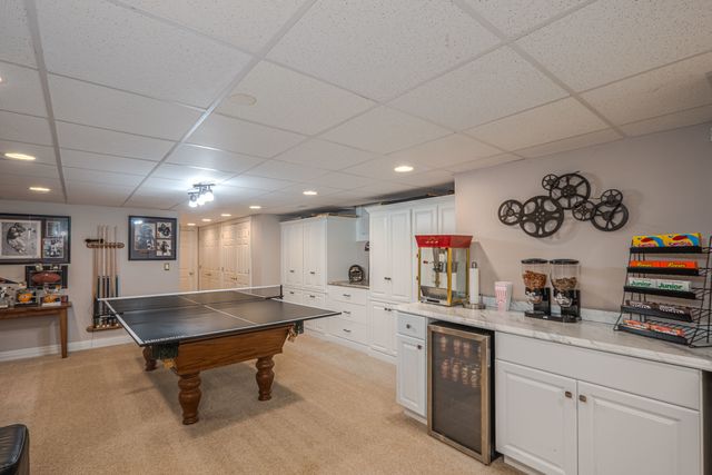2040 Arrowhead Court, Geneva, IL 60134