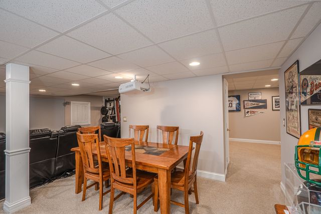 2040 Arrowhead Court, Geneva, IL 60134