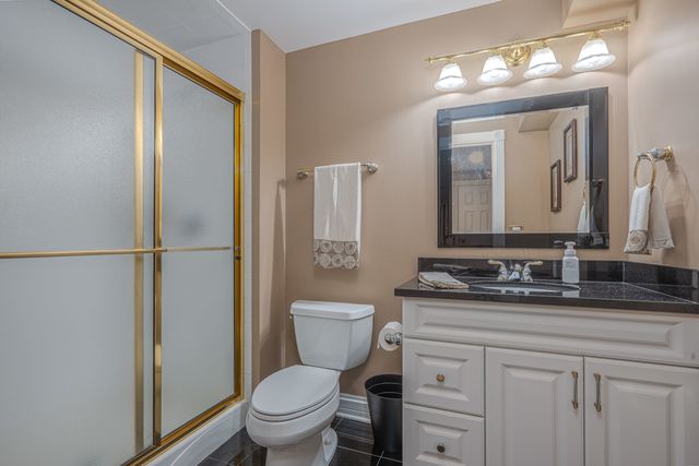 2040 Arrowhead Court, Geneva, IL 60134