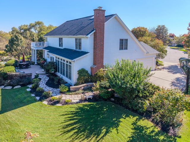 2040 Arrowhead Court, Geneva, IL 60134