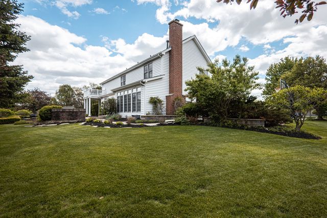 2040 Arrowhead Court, Geneva, IL 60134