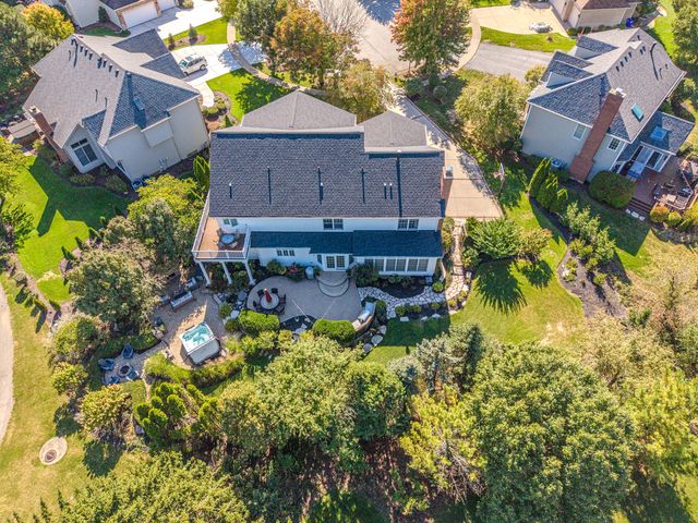 2040 Arrowhead Court, Geneva, IL 60134