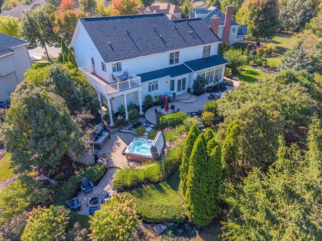 2040 Arrowhead Court, Geneva, IL 60134