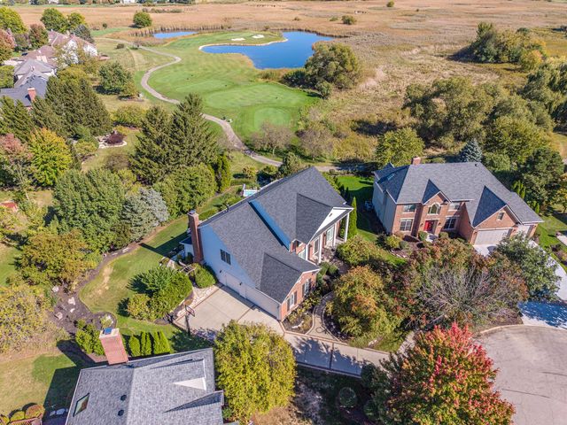 2040 Arrowhead Court, Geneva, IL 60134