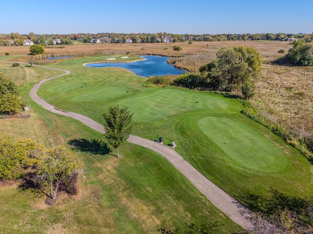 2040 Arrowhead Court, Geneva, IL 60134