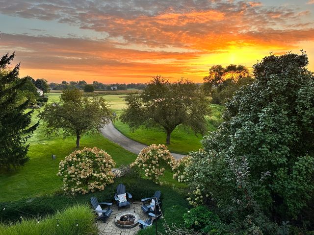 2040 Arrowhead Court, Geneva, IL 60134