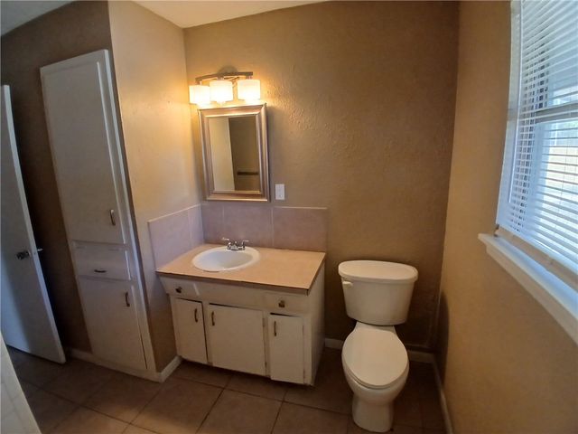 10609 Kingwood Dr, Corpus Christi, TX 78410