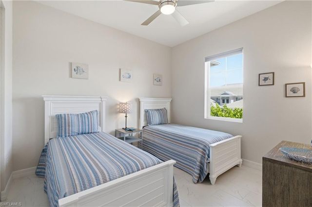 238 Indies DR E 201, Naples, FL 34114