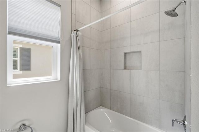 238 Indies DR E 201, Naples, FL 34114