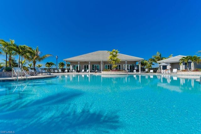 238 Indies DR E 201, Naples, FL 34114