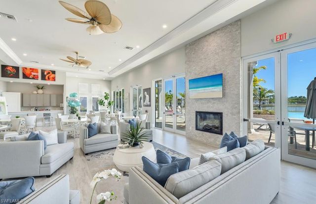 238 Indies DR E 201, Naples, FL 34114