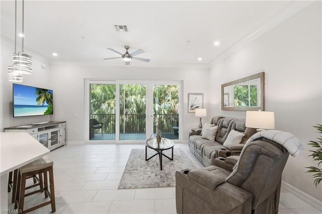 238 Indies DR E 201, Naples, FL 34114