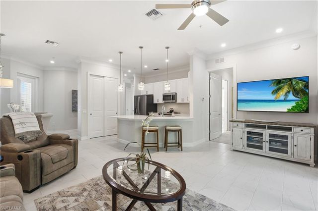 238 Indies DR E 201, Naples, FL 34114