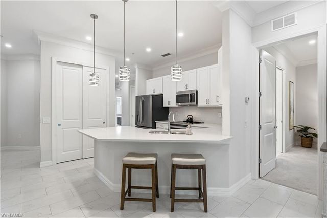 238 Indies DR E 201, Naples, FL 34114