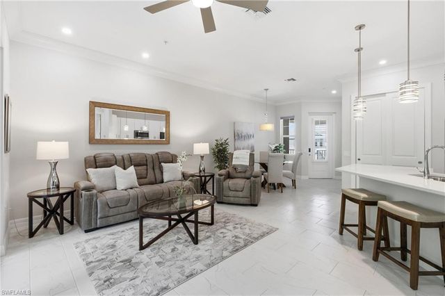238 Indies DR E 201, Naples, FL 34114
