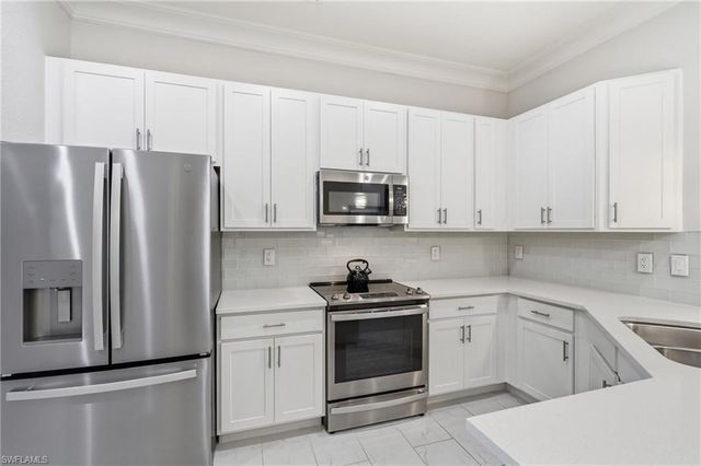238 Indies DR E 201, Naples, FL 34114