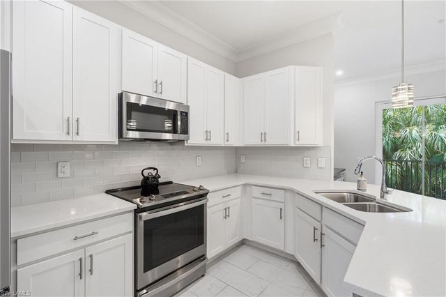 238 Indies DR E 201, Naples, FL 34114