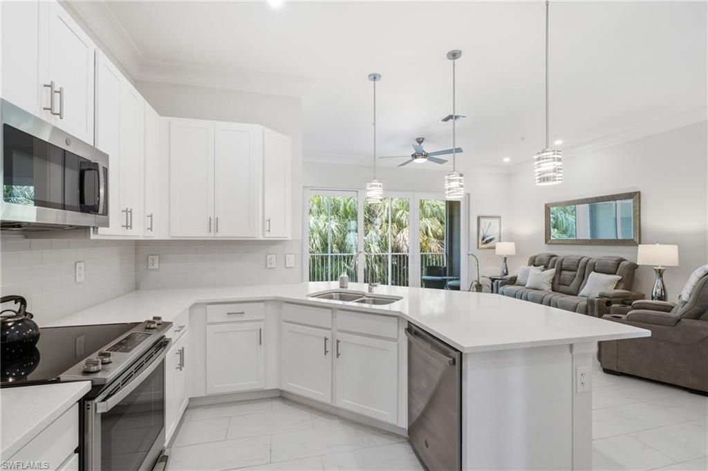 238 Indies DR E 201, Naples, FL 34114