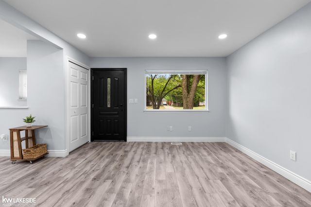 14235 Inkster Road, Livonia, MI 48154