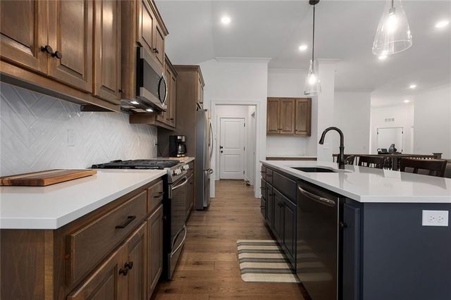 6615 NW 107th Court, Kansas City, MO 64154