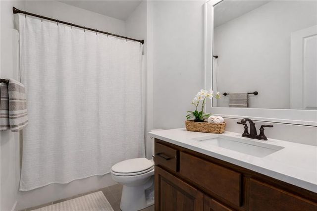 6615 NW 107th Court, Kansas City, MO 64154