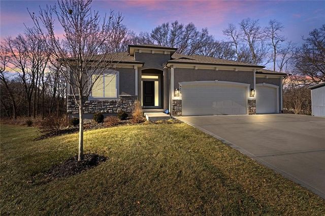 6615 NW 107th Court, Kansas City, MO 64154