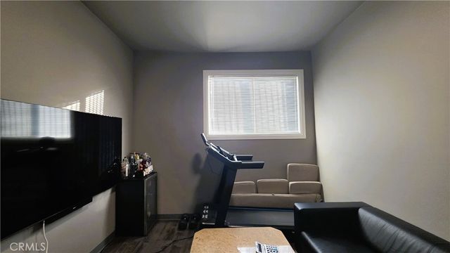 608 Hawthorne Street E, Glendale, CA 91204