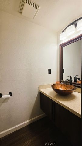 608 Hawthorne Street E, Glendale, CA 91204