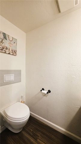 608 Hawthorne Street E, Glendale, CA 91204