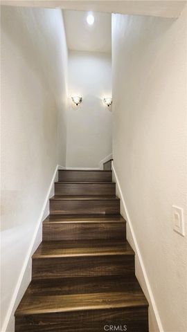 608 Hawthorne Street E, Glendale, CA 91204