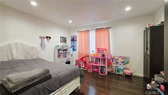 608 Hawthorne Street E, Glendale, CA 91204