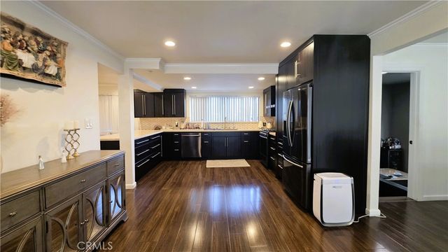 608 Hawthorne Street E, Glendale, CA 91204