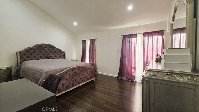 608 Hawthorne Street E, Glendale, CA 91204