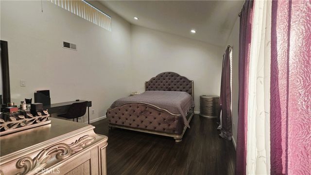 608 Hawthorne Street E, Glendale, CA 91204