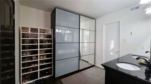 608 Hawthorne Street E, Glendale, CA 91204