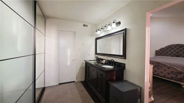 608 Hawthorne Street E, Glendale, CA 91204