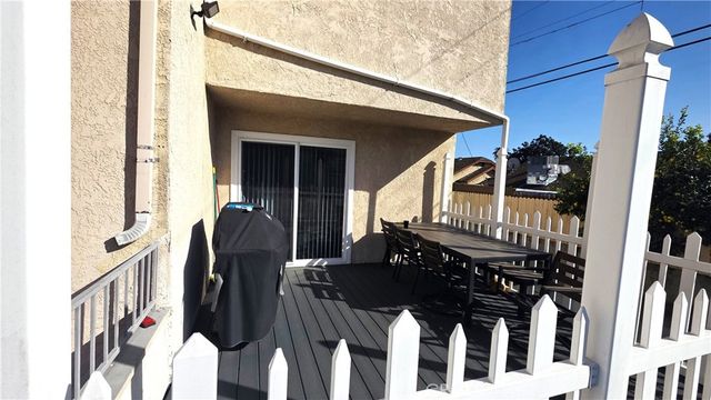 608 Hawthorne Street E, Glendale, CA 91204