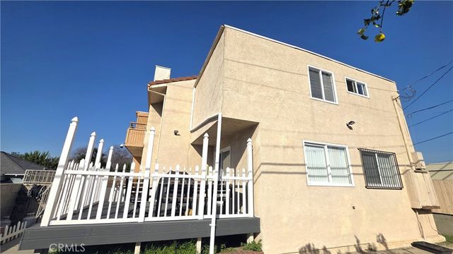 608 Hawthorne Street E, Glendale, CA 91204