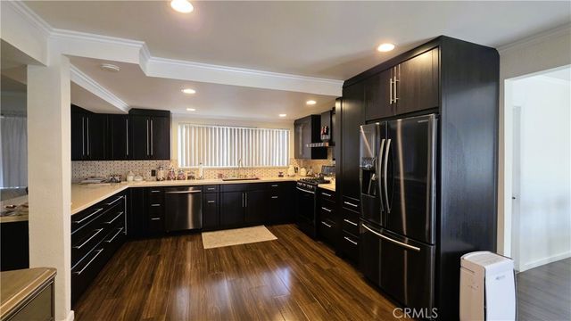 608 Hawthorne Street E, Glendale, CA 91204