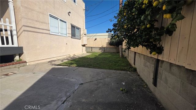 608 Hawthorne Street E, Glendale, CA 91204