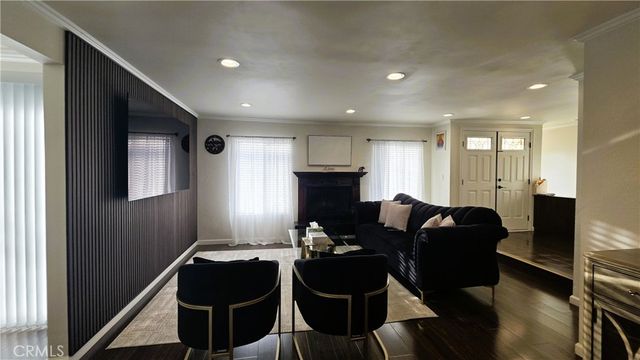 608 Hawthorne Street E, Glendale, CA 91204